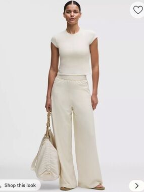 Lululemon Swift High-Rise Wide Leg Pant
Logo Waistband Ivory Trench/ XS/ NWT
